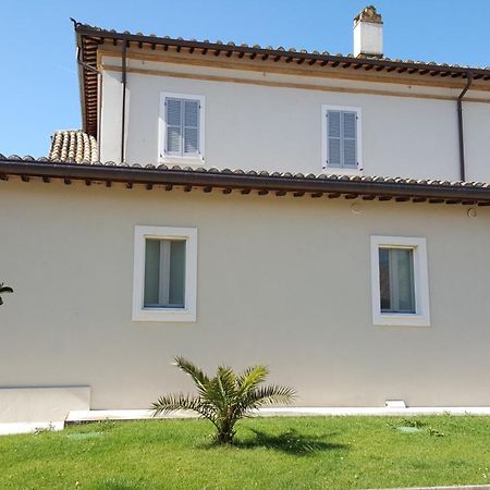 Hotel & Resort Le Colombare Foligno Exterior foto