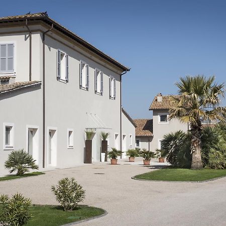 Hotel & Resort Le Colombare Foligno Exterior foto