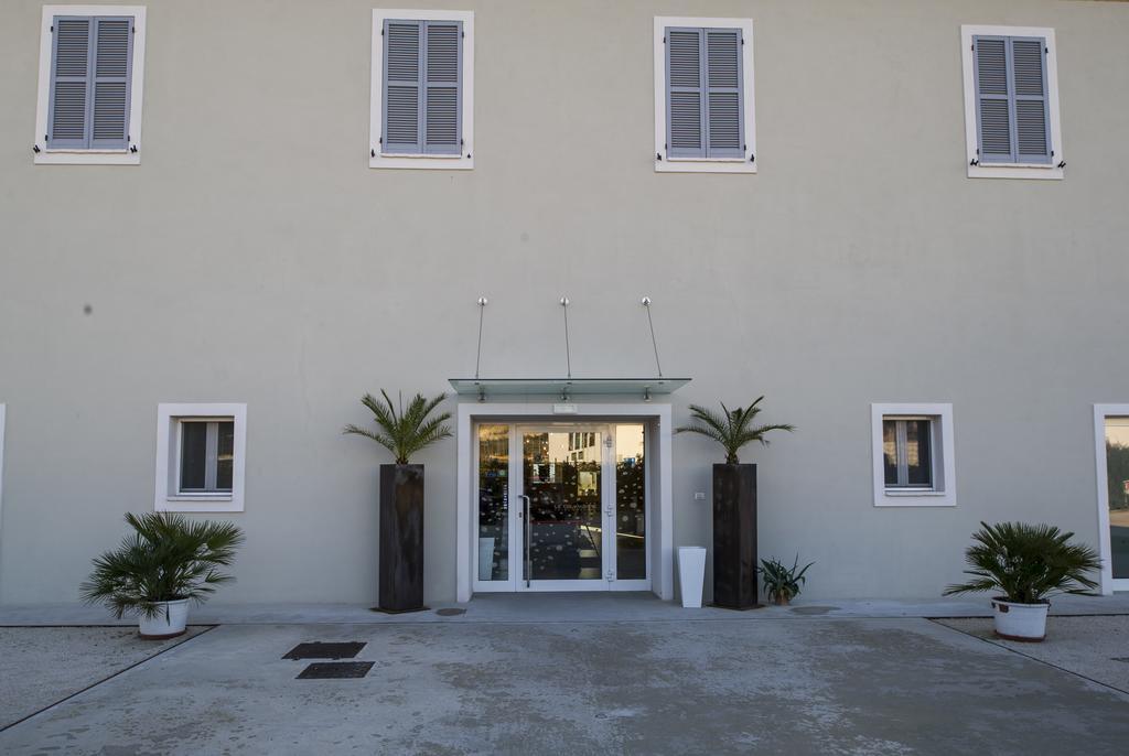 Hotel & Resort Le Colombare Foligno Exterior foto
