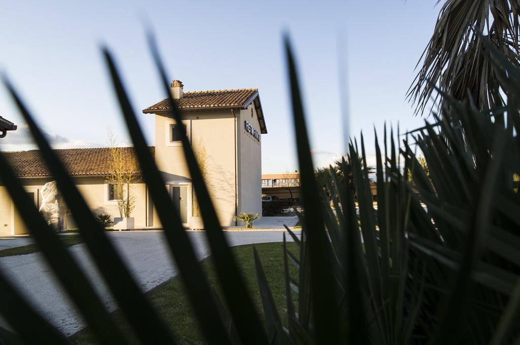 Hotel & Resort Le Colombare Foligno Exterior foto