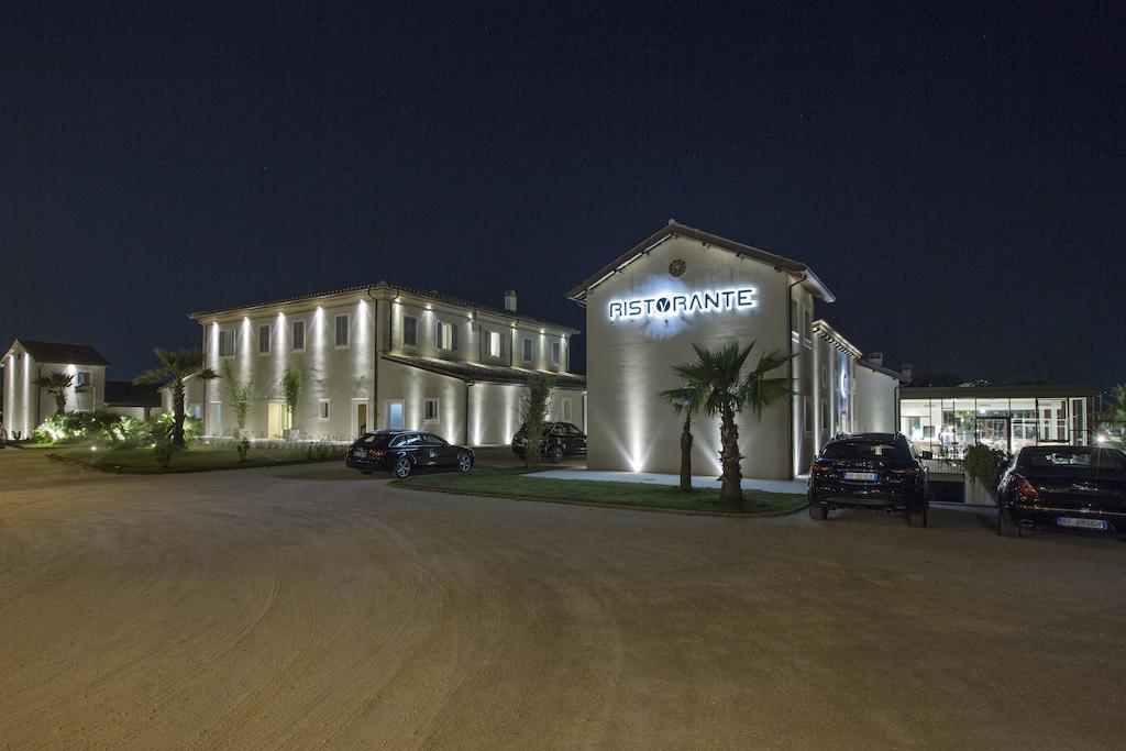 Hotel & Resort Le Colombare Foligno Exterior foto