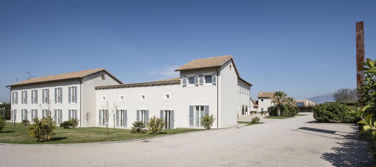 Hotel & Resort Le Colombare Foligno Exterior foto